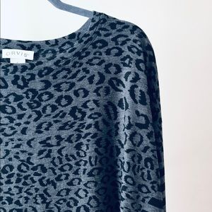 ORVIS | Black and Gray Tunic Leopard Crew Sweater
